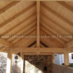 Abris en charpente traditionnelle